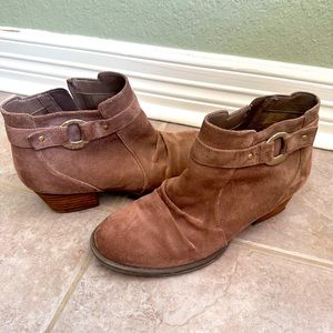 Dr. Scholl’s Ankle Boots. Women size 9.